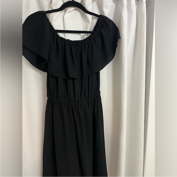 Aritzia Wilfred Hosta Off Shoulder dress in Black size M - Picture 3 of 3